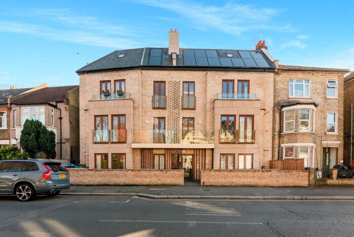 2 Bedroom Flat To Rent In East Dulwich Grove, London, SE22