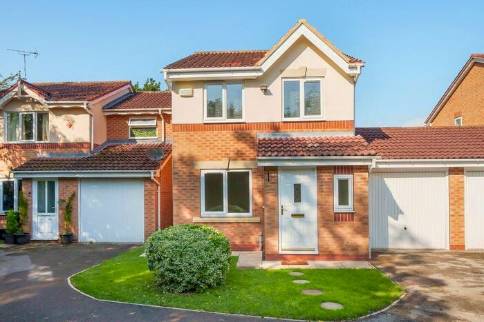 3 Bedroom Detached House To Rent In Woodland Chase, York, YO30