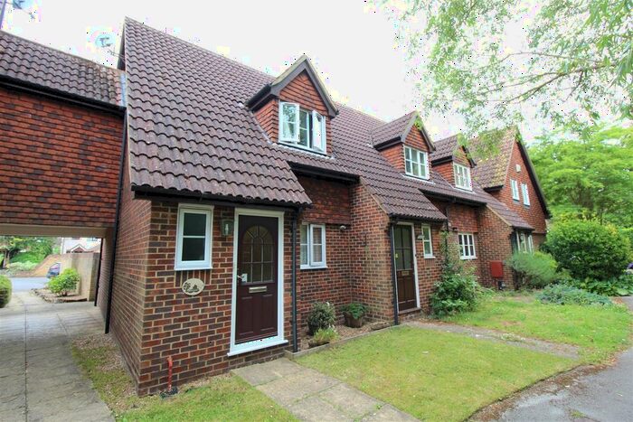 3 Bedroom End Of Terrace House To Rent In Willow Bank, Westfield, Woking, GU22
