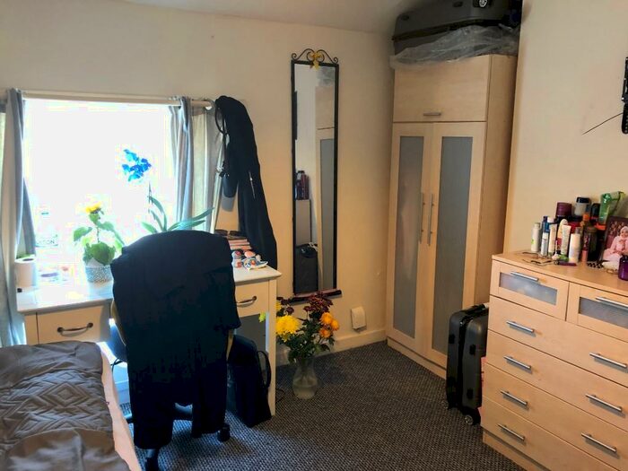 2 Bedroom Flat To Rent In Park Road, Nottingham, NG7