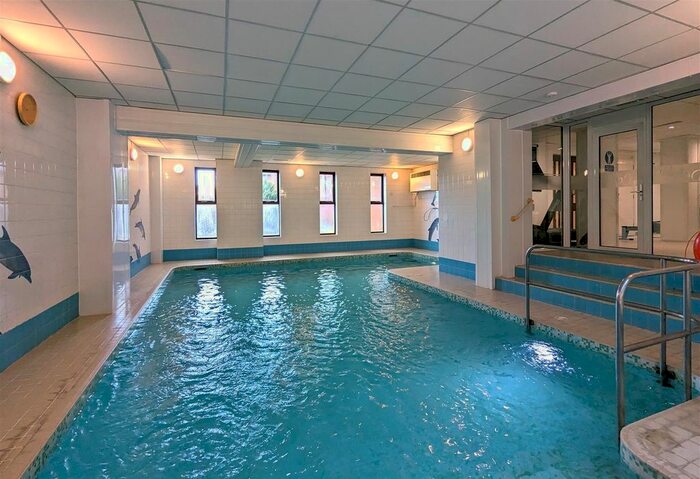 1 Bedroom Flat For Sale In Dolphin Court, High Wycombe, HP11