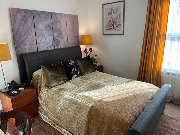 2 Bedroom Cottage For Sale In Church Walk, Chertsey, KT16