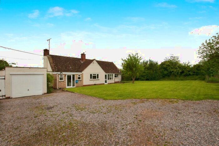 3 Bedroom Detached Bungalow For Sale In Hackthorne Road, Durrington, Salisbury, SP4