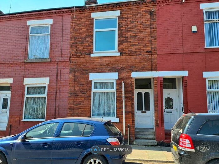 2 Bedroom Terraced House To Rent In Weaste Lane, Salford, M5