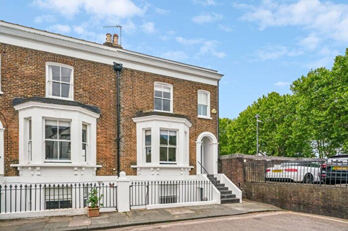 4 Bedroom End Of Terrace House For Sale In Lillian Road, Barnes, SW13