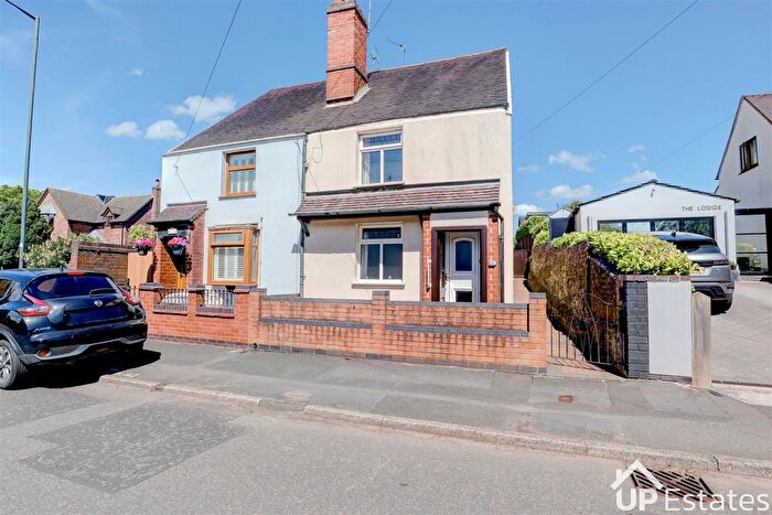 3 Bedroom Semi-Detached House For Sale In Castle Road, Hartshill, Nuneaton, CV10