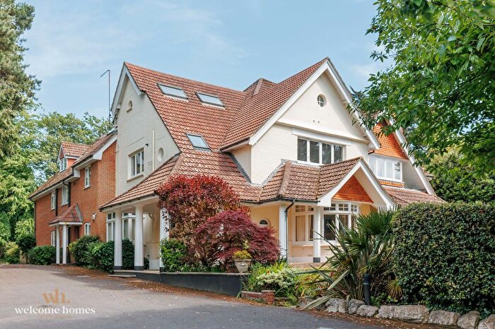 3 Bedroom Flat For Sale In Forest Road, The Gables, BH13
