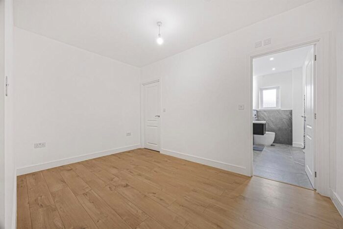 1 Bedroom Apartment For Sale In Gosbrook Road, Caversham, Reading, RG4