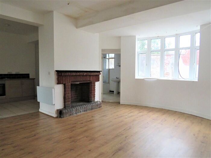 2 Bedroom Flat To Rent In Holmesdale Street, Barry, Vale Of Glamorgan, The, CF11