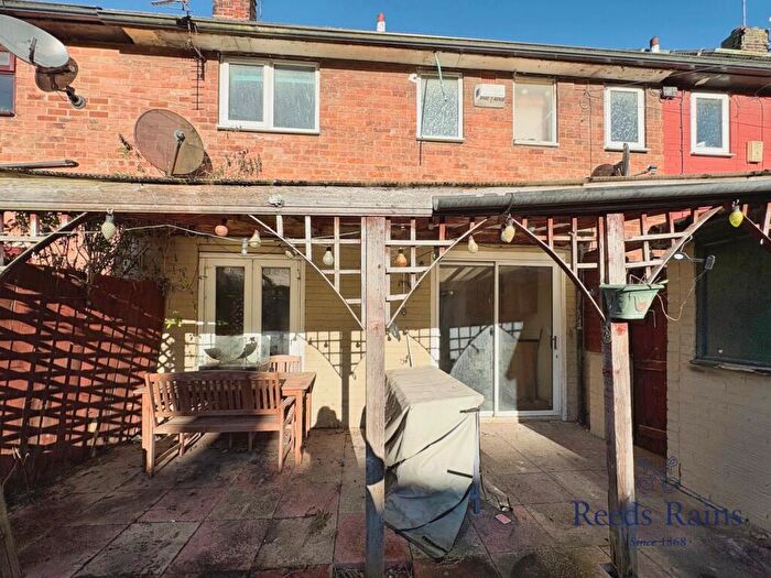 3 Bedroom Terraced House For Sale In Falkland Road, Hull, East Yorkshire, HU9
