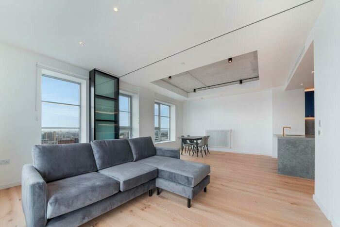 3 Bedroom Apartment To Rent In Douglass Tower, Goodluck Hope, London, E14