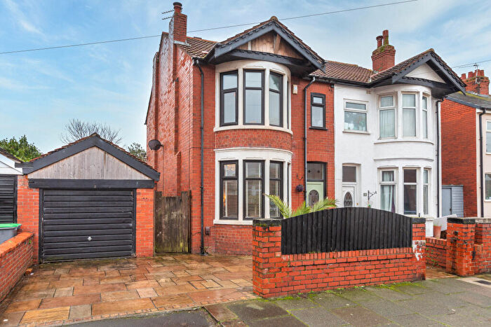 5 Bedroom Semi Detached House For Sale In Berwick Road, Blackpool, FY4