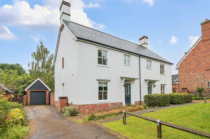 3 Bedroom Semi-Detached House For Sale In Devon Way, Trowse, Norwich, NR14