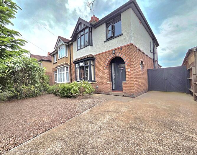 3 Bedroom Semi Detached House For Sale In Tuffley Avenue, Gloucester, GL1