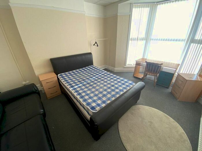 2 Bedroom Flat To Rent In Sketty Road, Uplands, Swansea, SA2