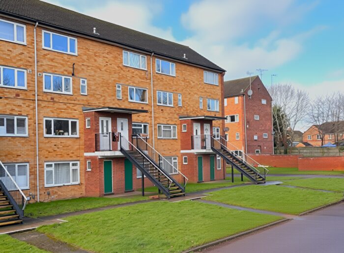 2 Bedroom Maisonette For Sale In Shepherds Mead, Hitchin, SG5