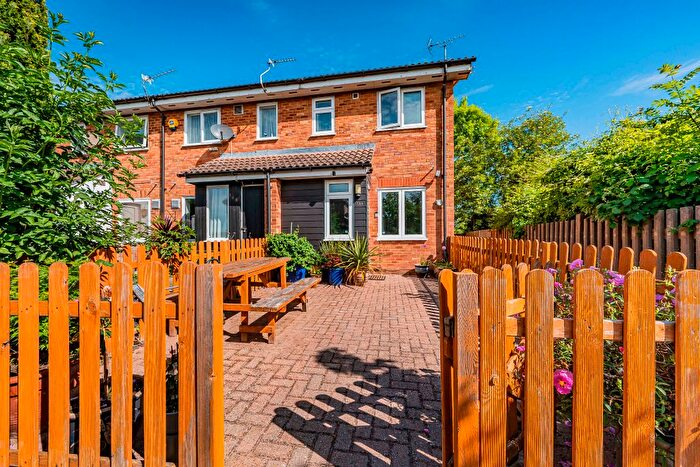 1 Bedroom Property For Sale In Penn Road, Datchet, Slough, SL3