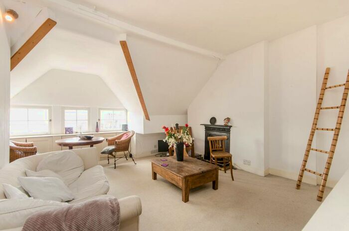 1 Bedroom Flat To Rent In Challoner Street, Barons Court, London, W14