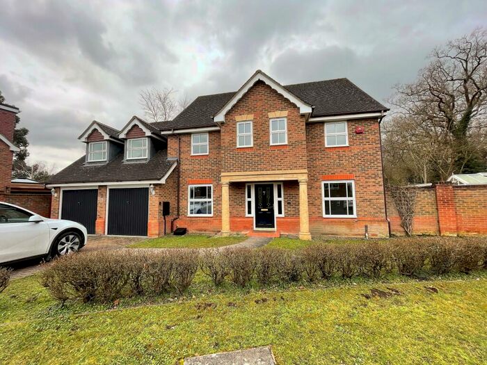 4 Bedroom Detached House To Rent In Hendon Grove, Epsom, KT19