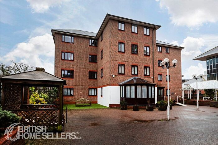 2 Bedroom Flat For Sale In Upper High Street, Epsom, Surrey, KT17