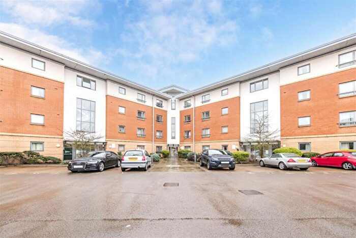 2 Bedroom Apartment To Rent In West Cotton Close, Southbridge, NN4