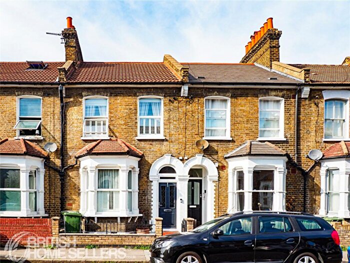 3 Bedroom Terraced House For Sale In Alloa Road, London, SE8