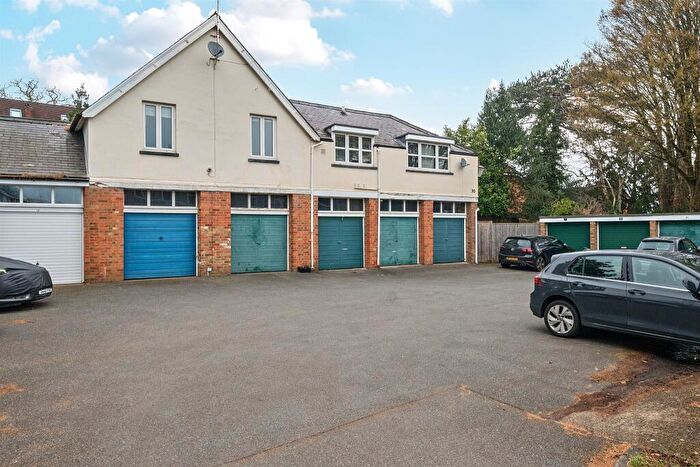 2 Bedroom Maisonette For Sale In Lynton Green, Maidenhead, SL6