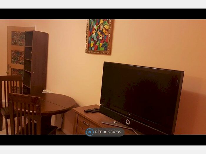 1 Bedroom Flat To Rent In Eton Road, Sutton, SM2