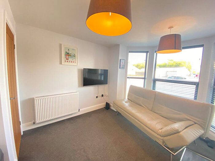 3 Bedroom Apartment To Rent In Flat, Radcliffe Road, West Bridgford, Nottingham, NG2