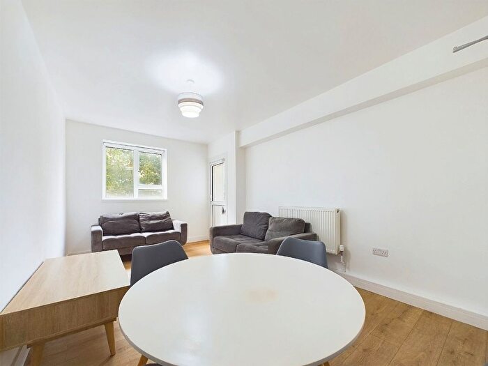 3 Bedroom Flat To Rent In Osnaburgh Street, Robert Street, Ucl, Lse, Regents Park, Regents Park, Camden, Euston, London, NW1