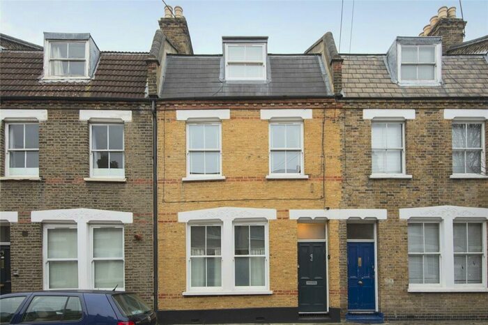 2 Bedroom Flat To Rent In Senrab Street, Stepney, London, E1