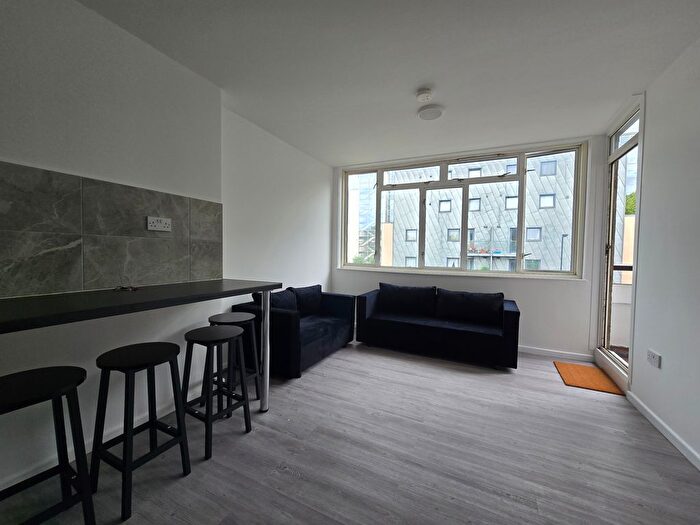 5 Bedroom Flat To Rent In Yarnfield Square, Clayton Road, Peckham, SE15