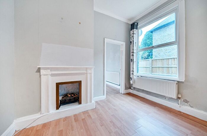 1 Bedroom Flat For Sale In Mitcham Park, Mitcham, CR4