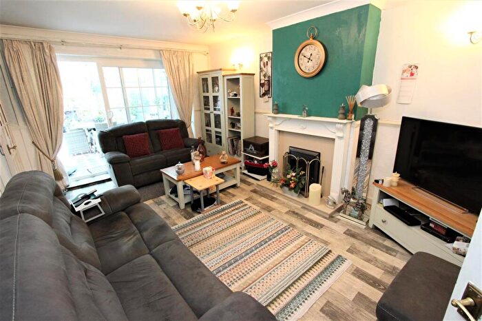 2 Bedroom Bungalow For Sale In Church Lane, Great Sutton, CH66