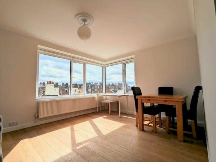 2 Bedroom Flat To Rent In Samels Court, Hammersmith, W6