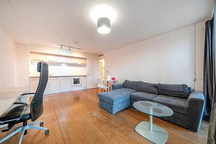 2 Bedroom Flat To Rent In Beeston Road, Beeston, Leeds, LS11
