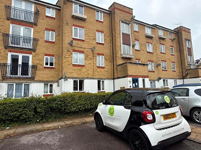 1 Bedroom Apartment To Rent In Dadswood, Harlow, CM20