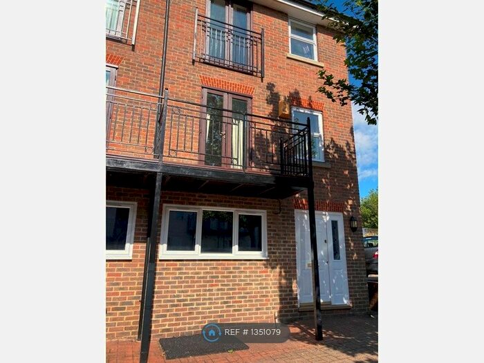 5 Bedroom Semi-Detached House To Rent In Southdown Mews, Brighton, BN2