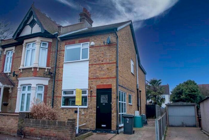 3 Bedroom Semi-Detached House To Rent In Beedell Avenue, Westcliff-On-Sea, SS0