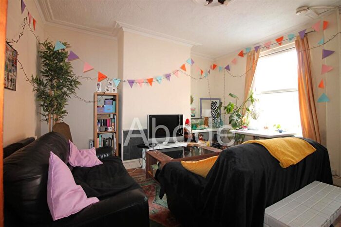 2 Bedroom House To Rent In Harold Grove, Hyde Park, Leeds, LS6