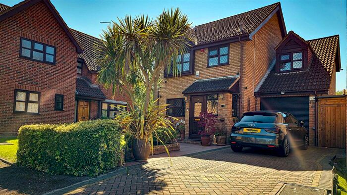 4 Bedroom Property To Rent In Strone Way, Yeading, Hayes, UB4