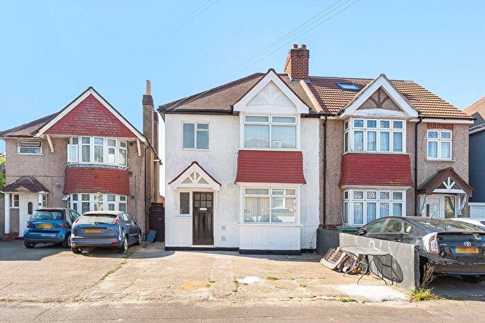 3 Bedroom Semi-Detached House To Rent In Grove Road, Hounslow, TW3