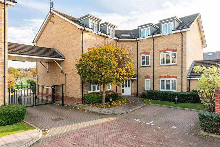 2 Bedroom Flat For Sale In Stants View, Hertford, SG13