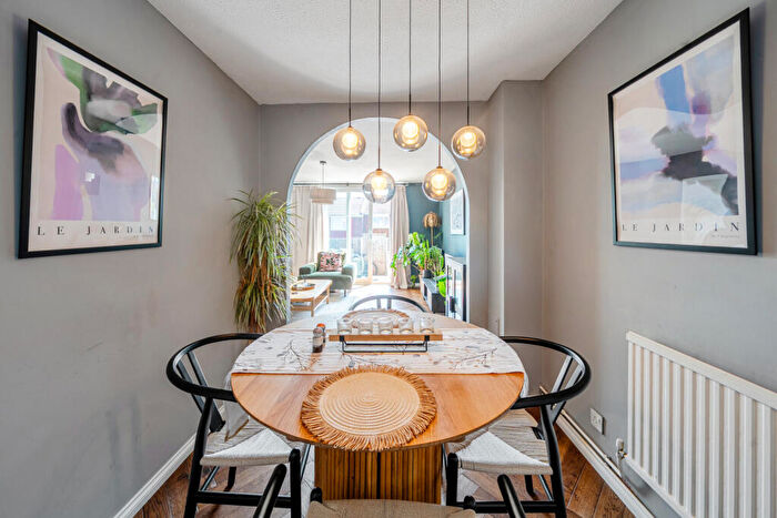 2 Bedroom Terraced House For Sale In Dallas Road, London, SE26