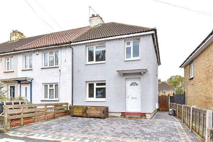 3 Bedroom End Terrace House For Sale In Poplar Avenue, Gravesend, Kent, DA12