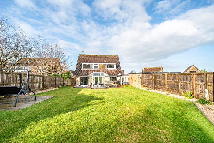 4 Bedroom Detached House For Sale In Broadacres, Broad Town, Swindon, SN4