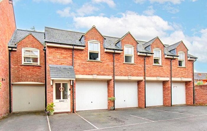 2 Bedroom Link Detached House For Sale In Westminster Close, Devizes, Wiltshire, SN10