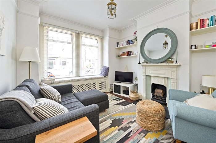 2 Bedroom Maisonette To Rent In Willow Vale, London, W12
