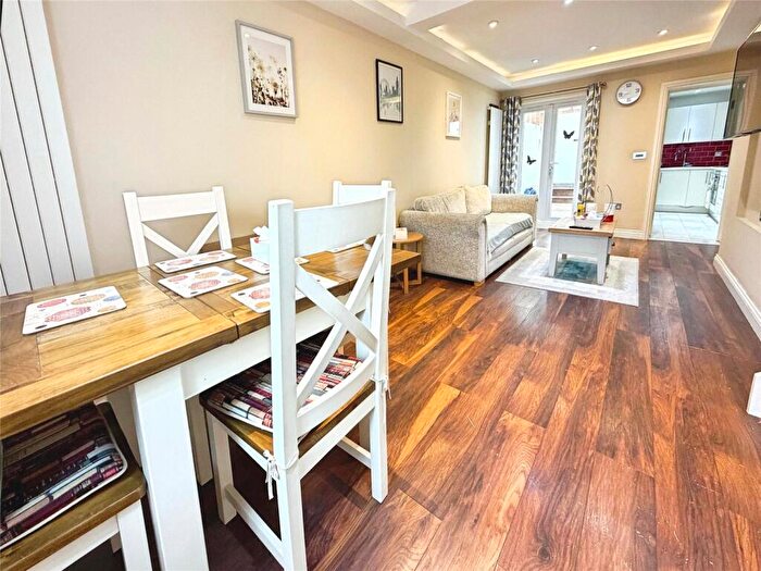 3 Bedroom Terraced House To Rent In Luton Road, Chatham, Kent, ME4