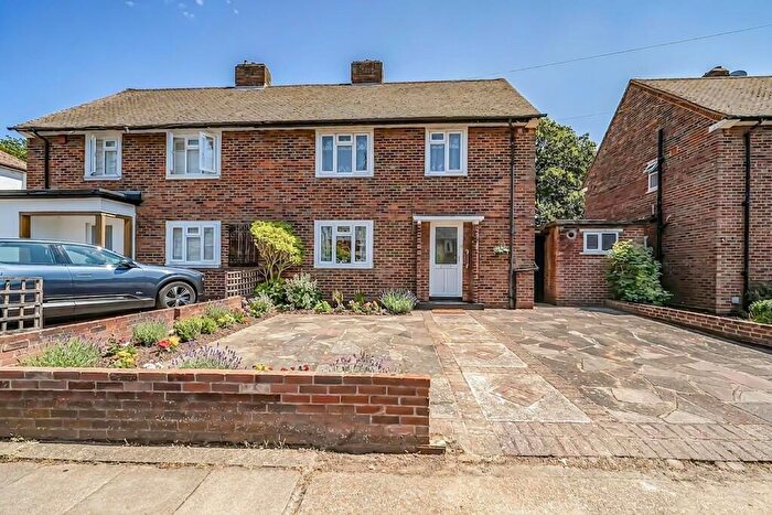 3 Bedroom Semi-Detached House To Rent In Faringdon Avenue, Bromley, BR2